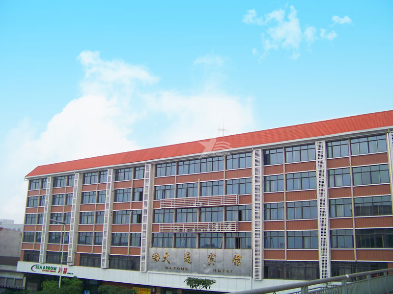 合成樹脂瓦：輕材質(zhì)高性能，助力屋面建材市場(chǎng)持續(xù)發(fā)展